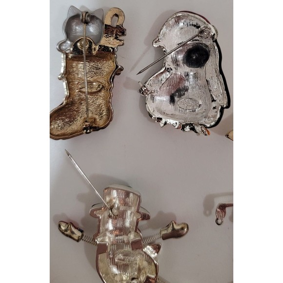 VTG Danecraft 5 Christmas Brooch Snow Man Santa Kittening Stocking Penguin - Picture 6 of 9